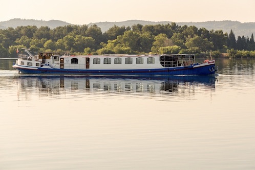prov-boat02-sm.jpg